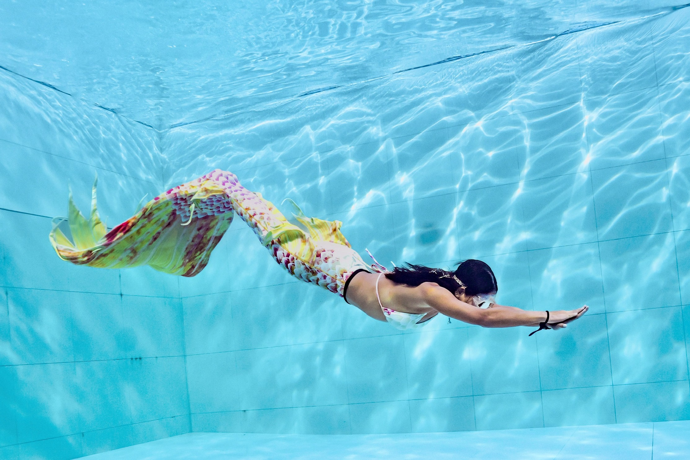 Mermaid pose underwater