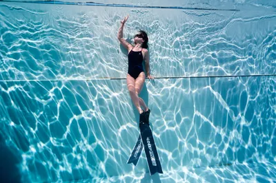 Female freedive pose underwater